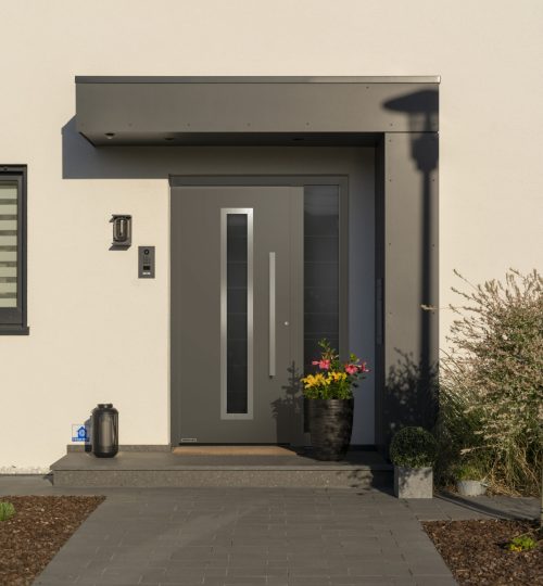 aluminium haustür thermosafe motiv 65, graualuminium feinstruktur ral 9007, edelstahlgriff hoe 600 milieu